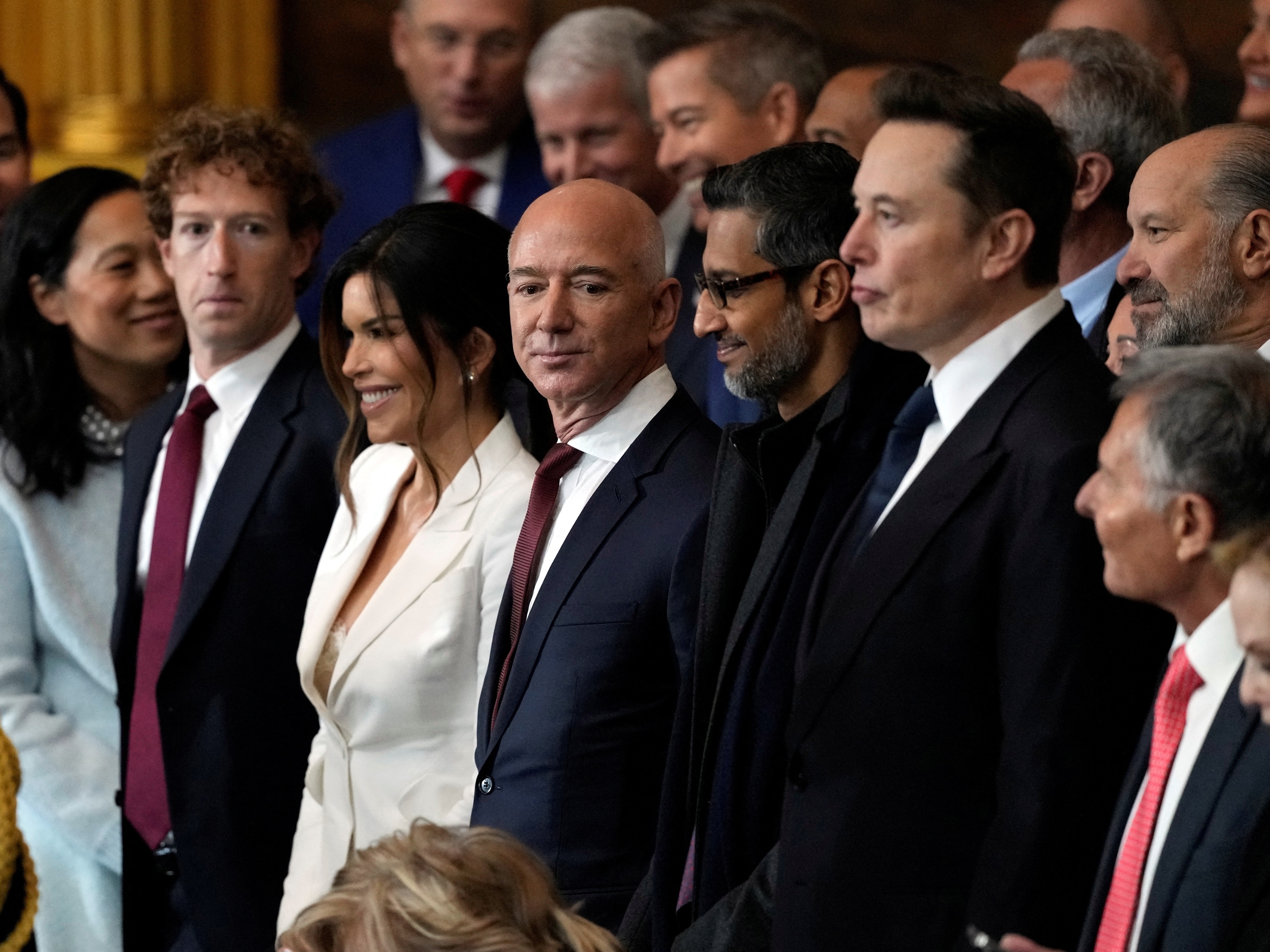 Mark Zuckerberg (Meta), Jeff Bezos (Amazon), Sundar Pichai (Google) e Elon Musk (X e Tesla) presentes na cerimônia de posse de Donald Trump (Foto: Julia Demaree Nikhinson/via REUTERS)