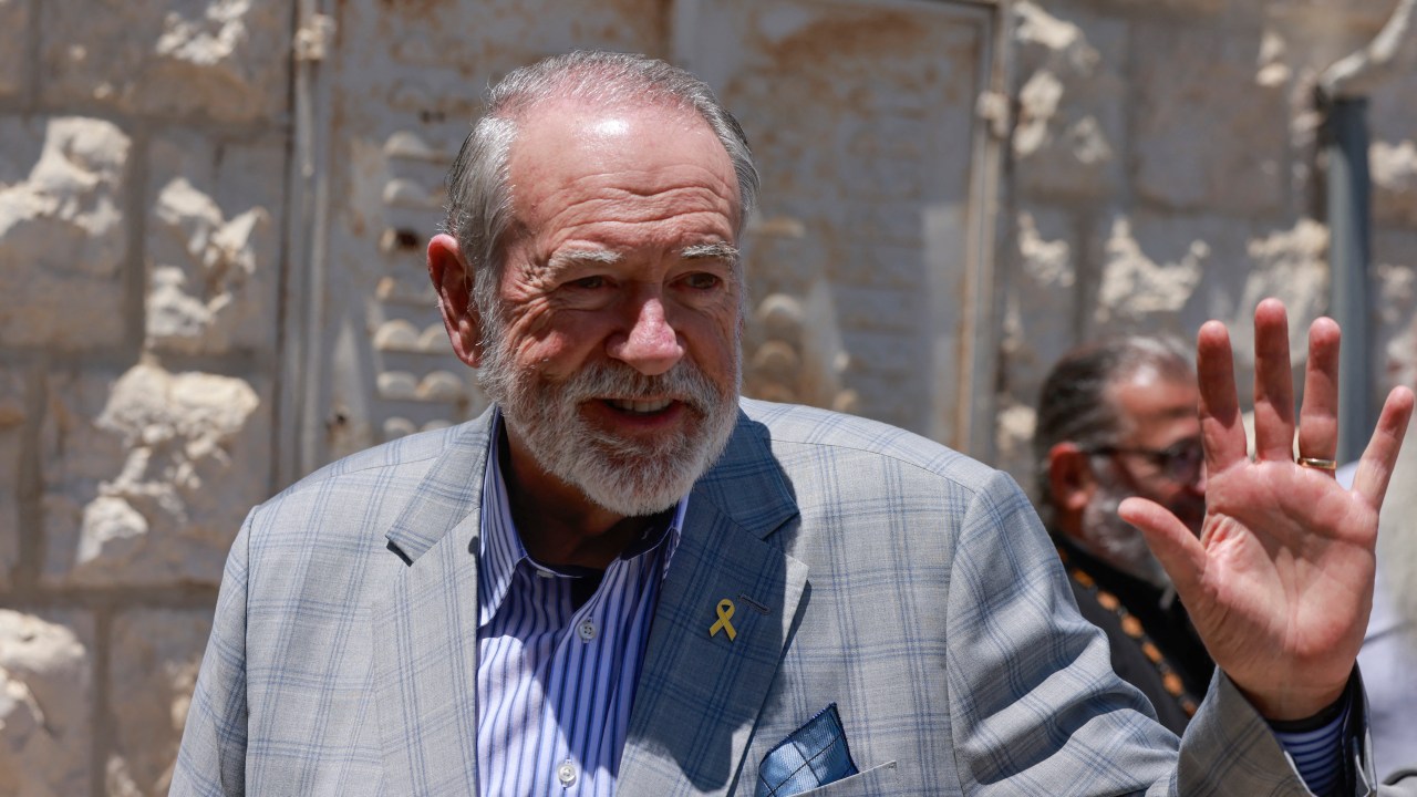 Embaixador dos EUA em Israel, Mike Huckabee. 19/07/2025 (Foto: Jaafar Ashtiyeh/AFP)