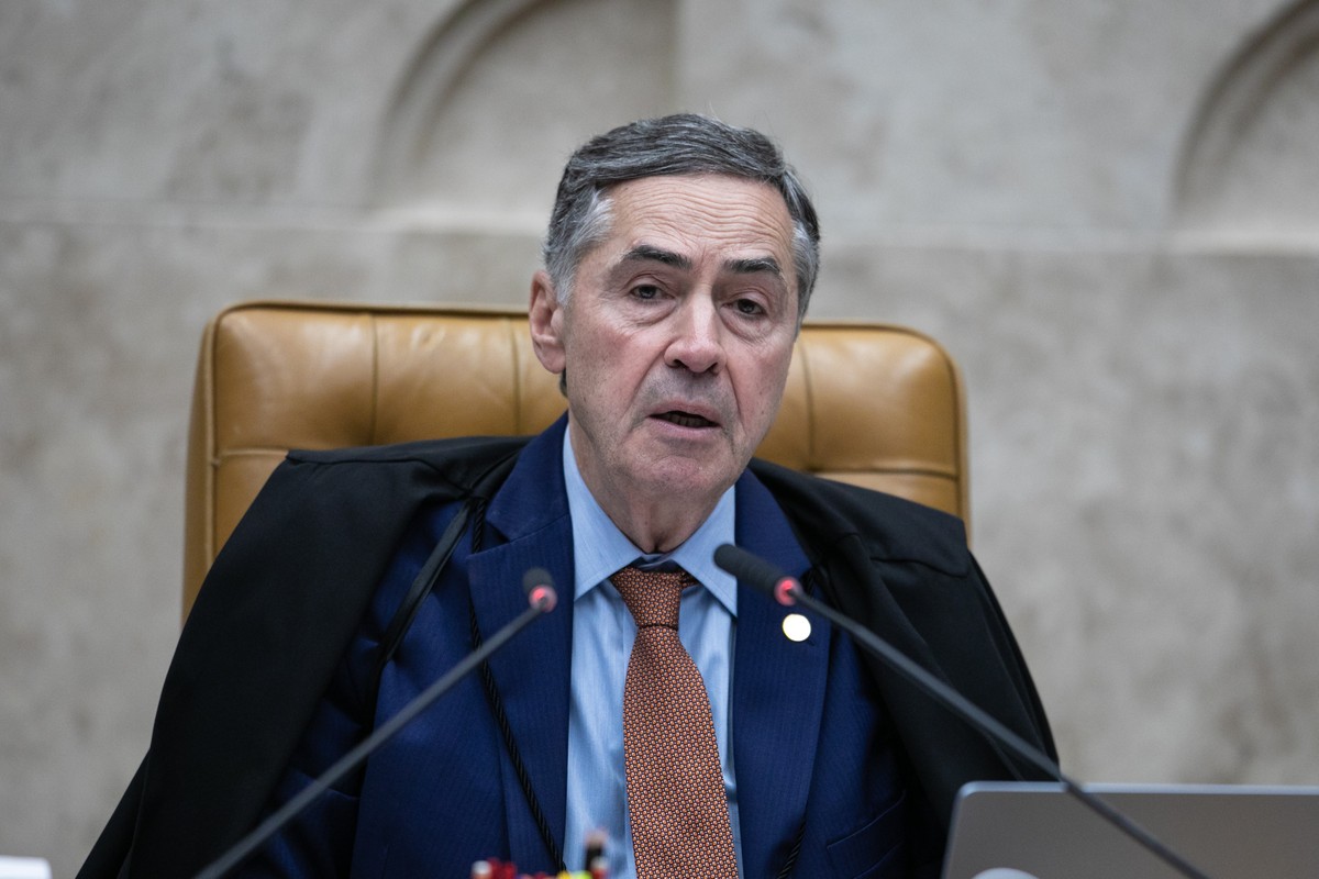 STF busca consenso entre ministros sobre responsabilização de redes sociais Ministro Barroso no Plenário do STF durante julgamento sobre responsabilização das redes sociais (Foto: Brenno Carvalho / Agência O Globo)