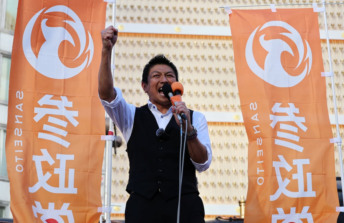 Sohei Kamiya, líder do partido Sanseito, durante um comício em Tóquio na última segunda-feira. (Foto: Kim Kyung-Hoon/REUTERS)