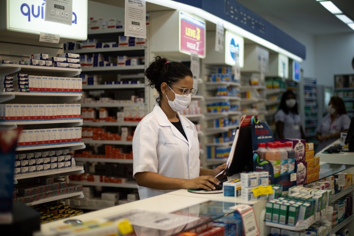 Indústria farmacêutica defende venda de medicamentos em supermercados com regras rigorosas Farmácia no Rio (Foto: Hermes de Paula/Agência O Globo)