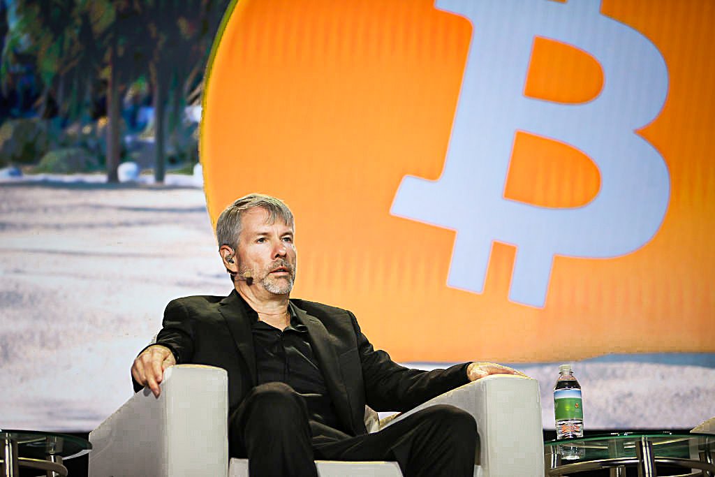 A empresa quer continuar comprando bitcoin (Foto: Joe Raedle/Getty Images)