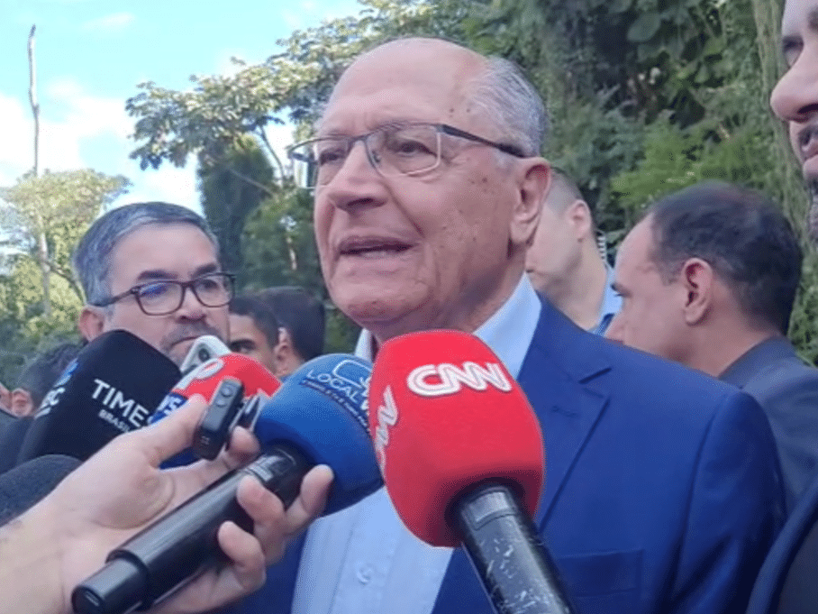 Decreto da lei de reciprocidade será publicado ainda esta semana, afirma Alckmin Vice-presidente e ministro do Desenvolvimento, Indústria e Comércio, Geraldo Alckmin, em evento em Francisco Morato, na região metropolitana de São Paulo (Foto: Anna Satie/UOL)