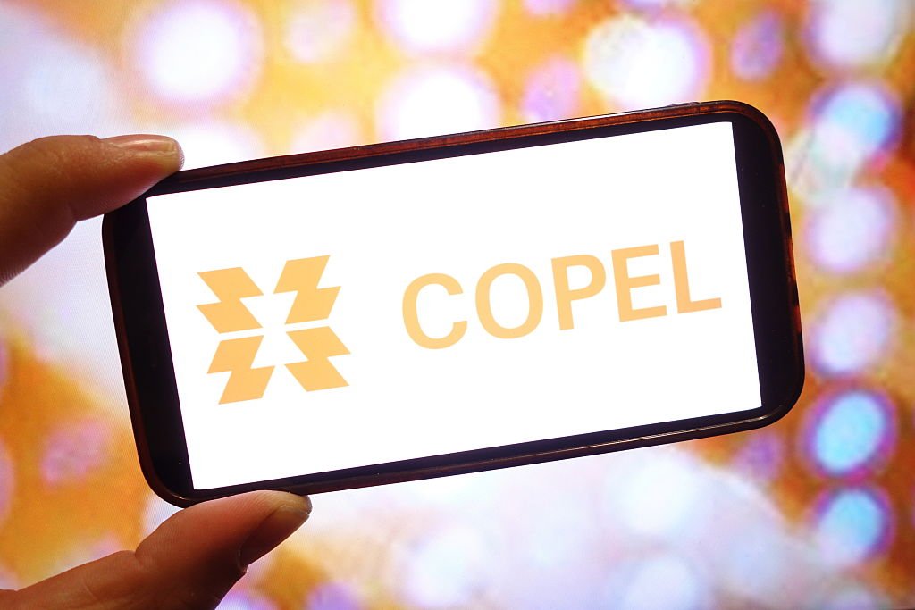 Copel se destaca nas corretoras com vantagens e desvantagens para investidores Lucro líquido da Copel no trimestre anterior foi de R$ 577 milhões, representando um aumento de 6% em relação ao ano anterior (Foto: Getty Images)
