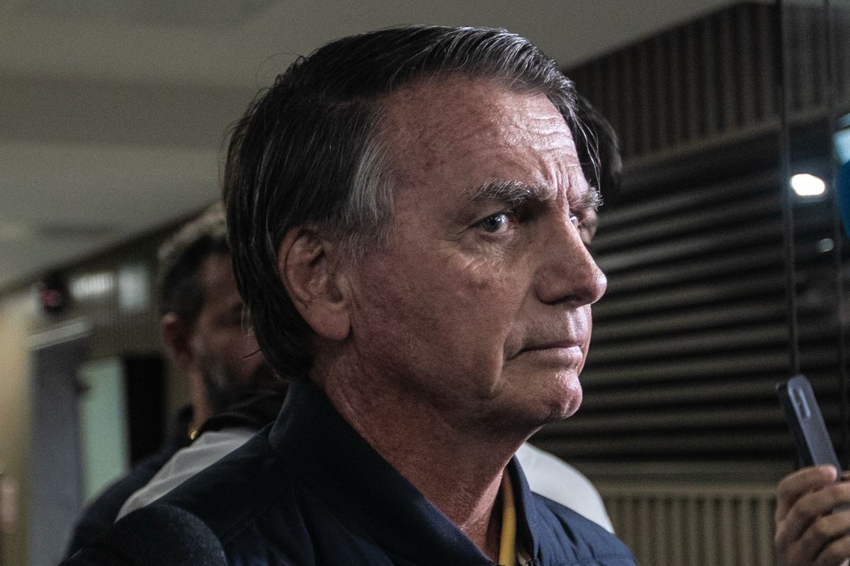 Bolsonaro afirma que advogados o aconselharam a não fazer declarações públicas Bolsonaro deixa a sede do PL em 24 de julho de 2025 (Foto: Brenno Carvalho)