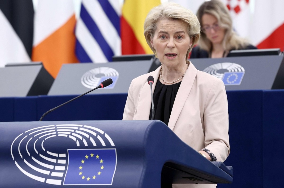 União Europeia aplica tarifas sobre aviões, carros e bourbon dos EUA em retaliação Úrsula Von der Leyen, presidente da Comissão Europeia (Foto: Frederik Florin/AFP)
