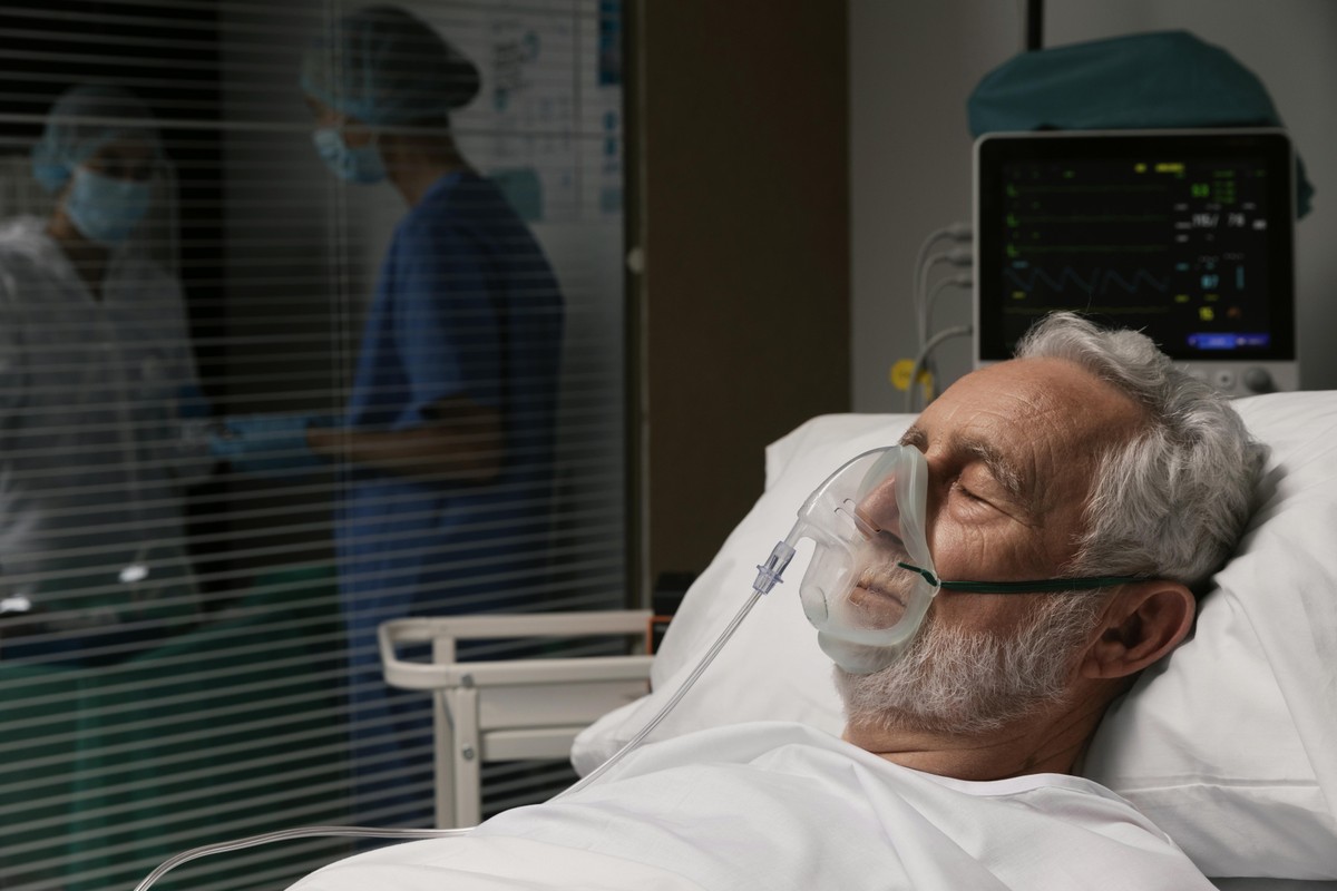 Casos graves de gripe aumentam no Brasil, alerta Fiocruz A influenza (gripe) e o vírus sincicial respiratório (VSR) estão por trás da alta de hospitalizações (Foto: Freepik)