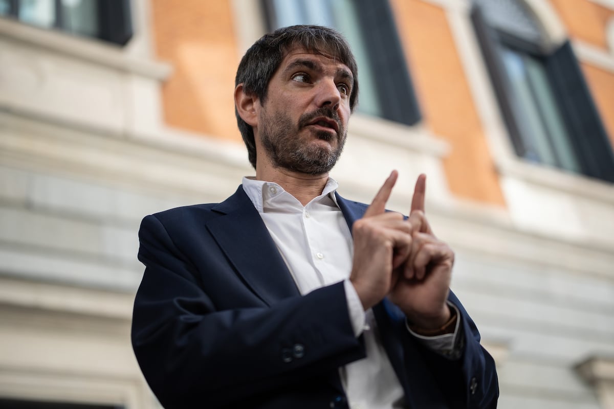 PSOE e Sumar discutem pacto da coalizão após crise provocada por Cerdán O ministro de Cultura, Ernest Urtasun, após assistir a uma sessão plenária no Congresso dos Deputados, em 26 de junho de 2025, em Madrid (Espanha). O Pleno do Congresso dos Deputados debate e vota a convalidação ou derrogação do programa 'Verano Joven' 2025, um programa dotado com 120 milhões de euros e que oferece descontos de até 90% no transporte terrestre para os jovens de entre 18 e 30 anos. (Foto: Alejandro Martínez Vélez - Europa Press)