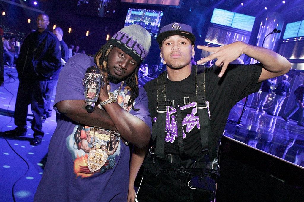 Chris Brown elogia T-Pain como 'pioneiro' e 'um dos maiores' da música Chris Brown está chamando T-Pain de "um dos GOATs" após este criticar Drake. (Foto: Reprodução)