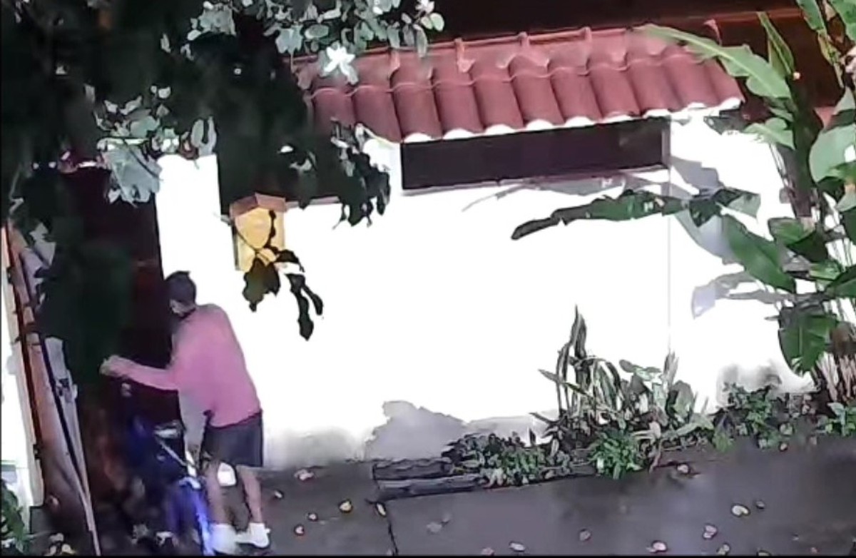 Homem é preso três vezes em quatro dias por invasões em Niterói Homem invadiu e furtou residência em Piratininga, Niterói, para roubar bicicleta 20 minutos após ser liberado (Foto: Reprodução)