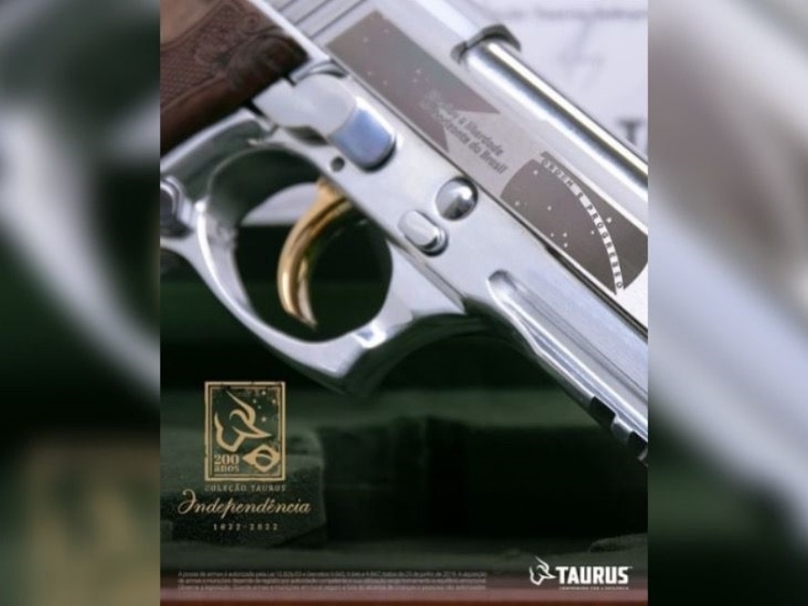 Fabricante de armas que fornecia SP é penalizada com multa de R$ 25 milhões Arma da Taurus comemorativa pelo 7 de Setembro (Foto: Reprodução/Instagram)