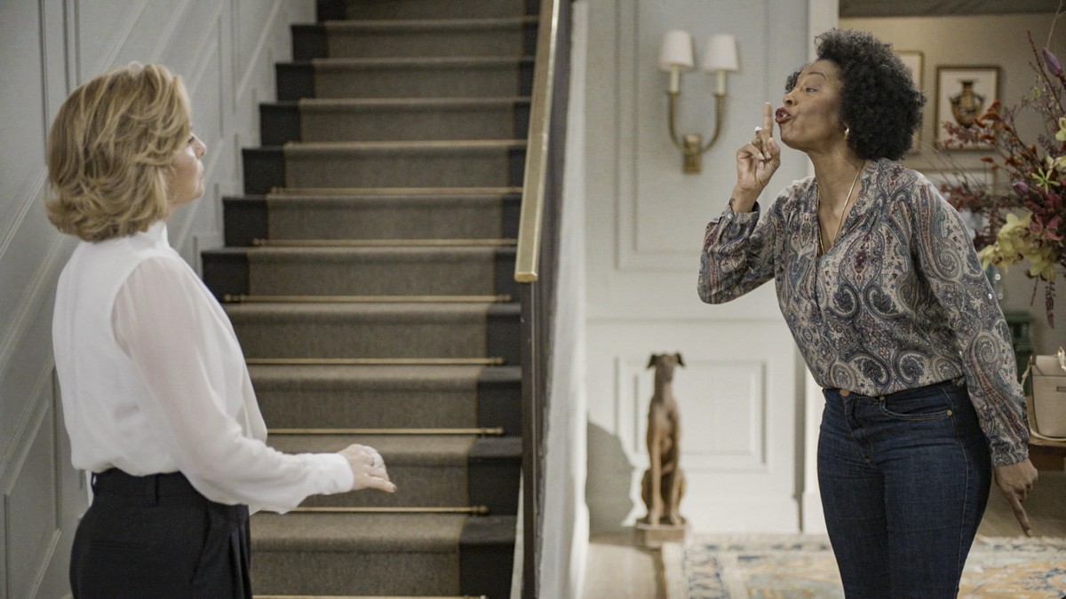 Eunice e Odete se enfrentam em batalha decisiva; confira a foto exclusiva Odete (Debora Bloch) e Eunice (Edvana Carvalho) — Foto: Divulgação/TV Globo