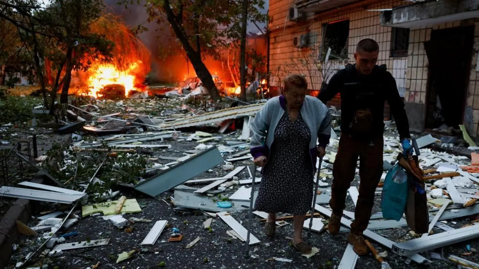Explosões vistas em Kyiv durante ataque russo (Foto: Reuters)