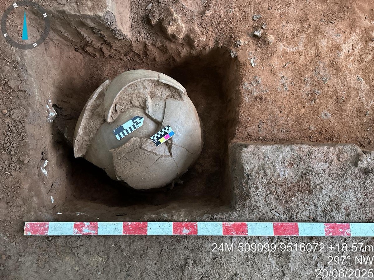 Descobertas urnas funerárias com restos humanos de 550 anos no Ceará Pesquisadores encontram urnas funerárias com restos humanos no Ceará (Foto: Divulgação)