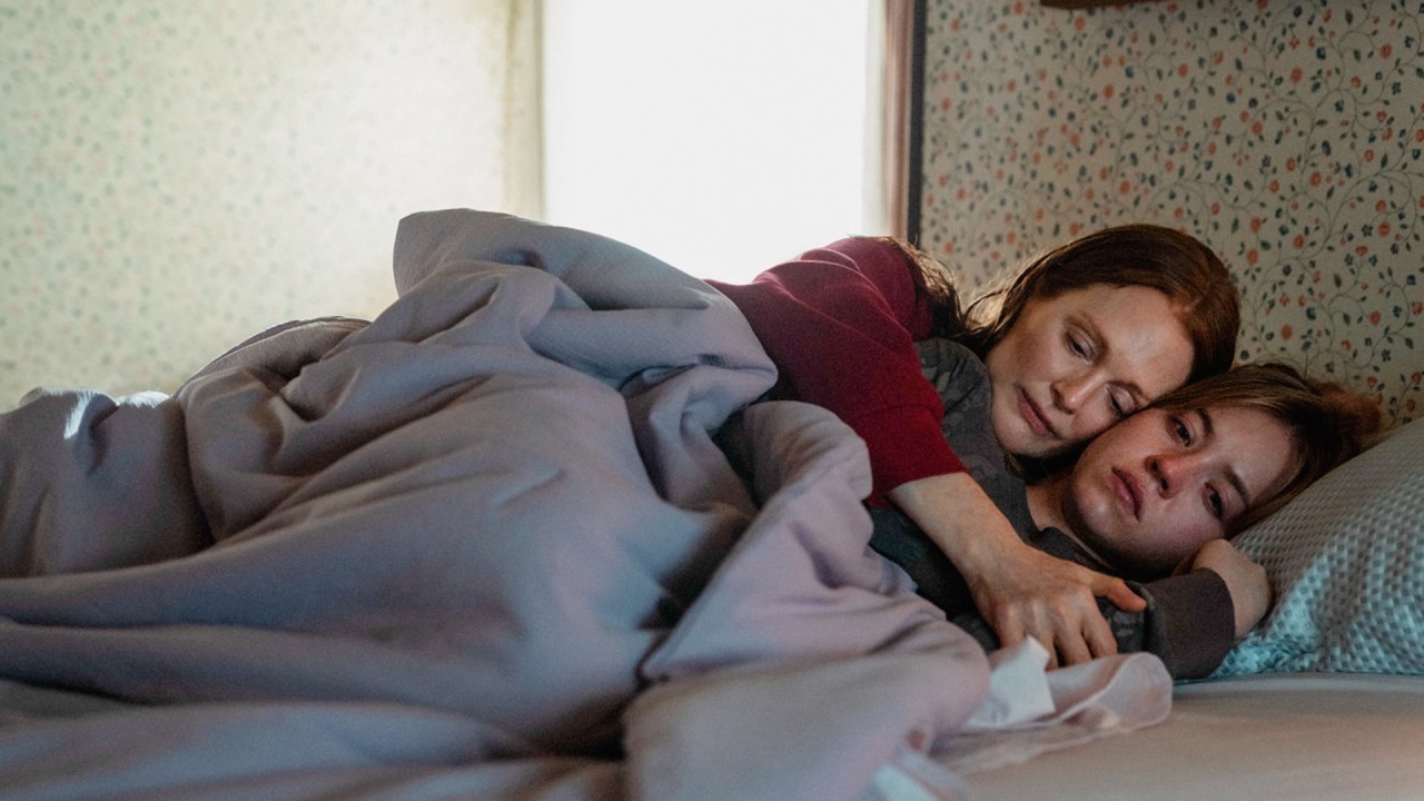 Julianne Moore e Sydney Sweeney no filme: dores do amor de mãe (Foto: Atsushi Nishijima/Apple TV+/.)