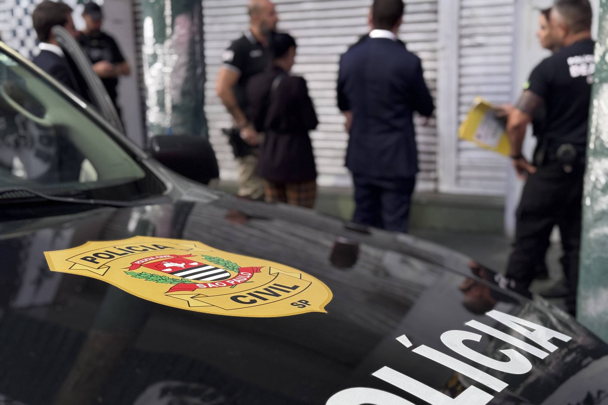 Adolescente é detido e condenado após invasão a prédio de luxo em Moema Policiais civis durante operação; jovem detido por furtos a condomínio será internado, segundo decisão da Justiça (Foto: Divulgação)