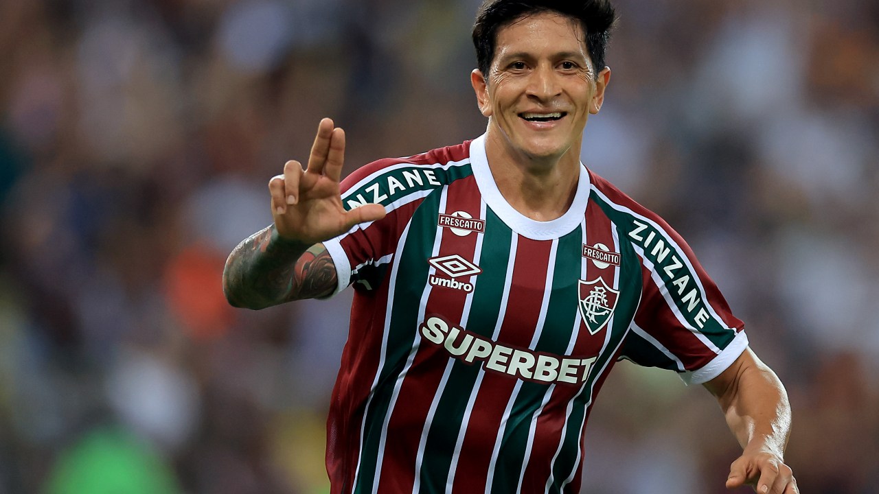 Voltando de lesão, o argentino Germán Cano vai começar a partida no banco (Foto: Buda Mendes/Getty Images)