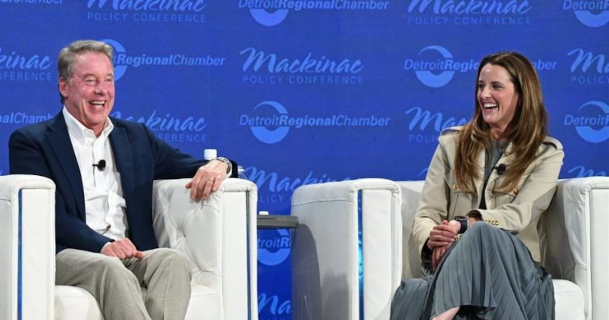 Alexandra Ford English e Bill Ford falaram juntos sobre a empresa em público em evento em maio deste ano, pela primeira vez desde 2021 - (Mackinac Policy Conference) (Foto: Reprodução)
