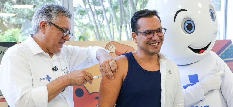 Brasil realiza Dia D de vacinação contra a gripe para proteger a população antes do inverno