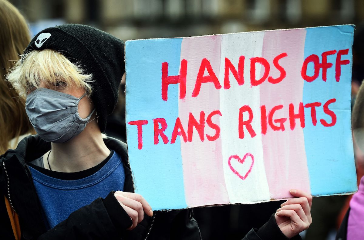 Museus escoceses alertam sobre 'policiamento de gênero' em banheiros públicos Protesto em 2023 em Glasgow. (Foto: Andy Buchanan/AFP via Getty Images)