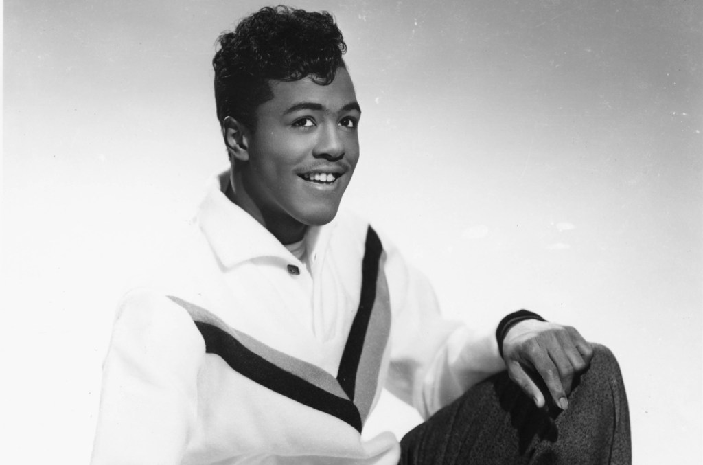 Dave Cortez, ícone da música pop, faleceu aos 83 anos em 2022, revela gravadora Dave 'Baby' Cortez, compositor recluso do primeiro No. (Foto: Reprodução)