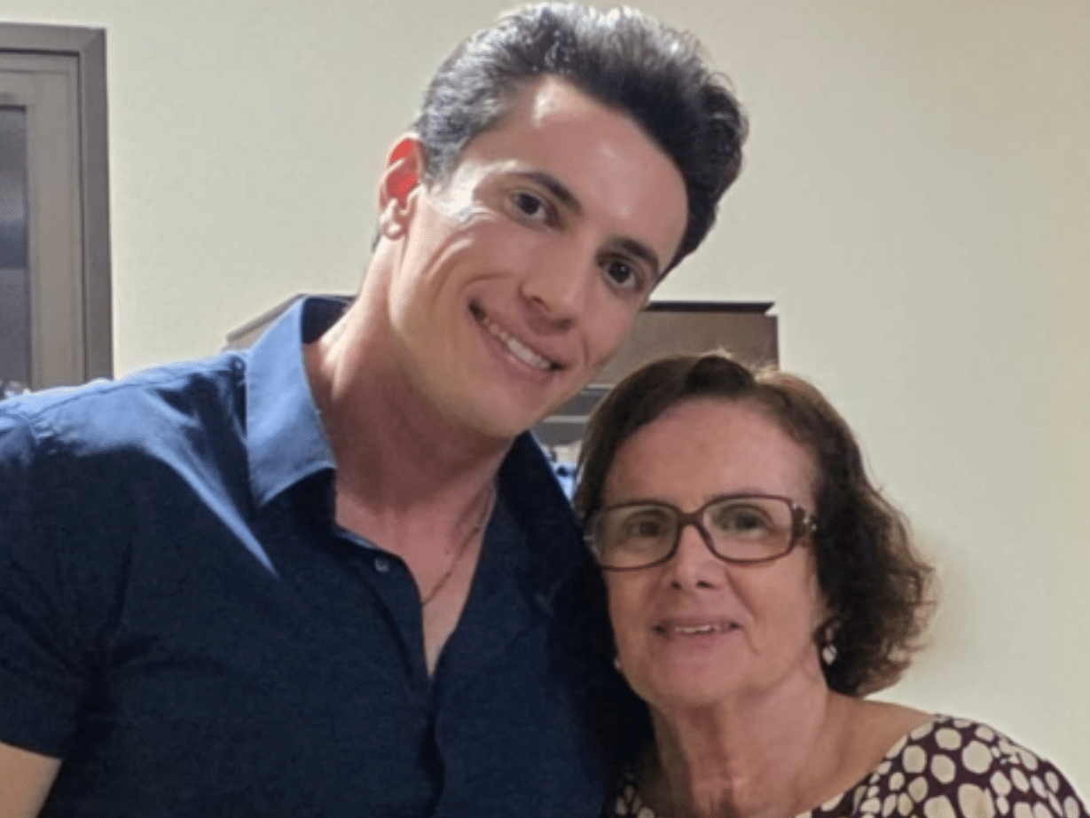 Médico e mãe são acusados de envenenar professora em caso chocante em SP Luiz Antonio Garnica ao lado da mãe Elizabete Arrabaça (Foto: Reprodução / Redes Sociais)
