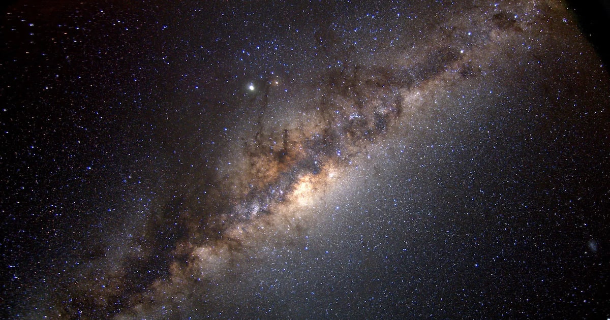 Via Láctea possivelmente tem mais 80 ou 100 "galáxias fantasmas" a rodeando, conforme estudo. (Foto: Reprodução/Nasa)