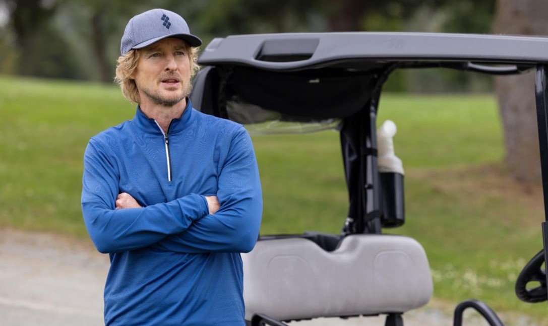 Owen Wilson comenta sobre futebol e a emoção de conhecer Pelé O ator Owen Wilson como Pryce Cahill na série 'Stick', da Apple TV+ (Foto: Apple TV+/Reprodução)