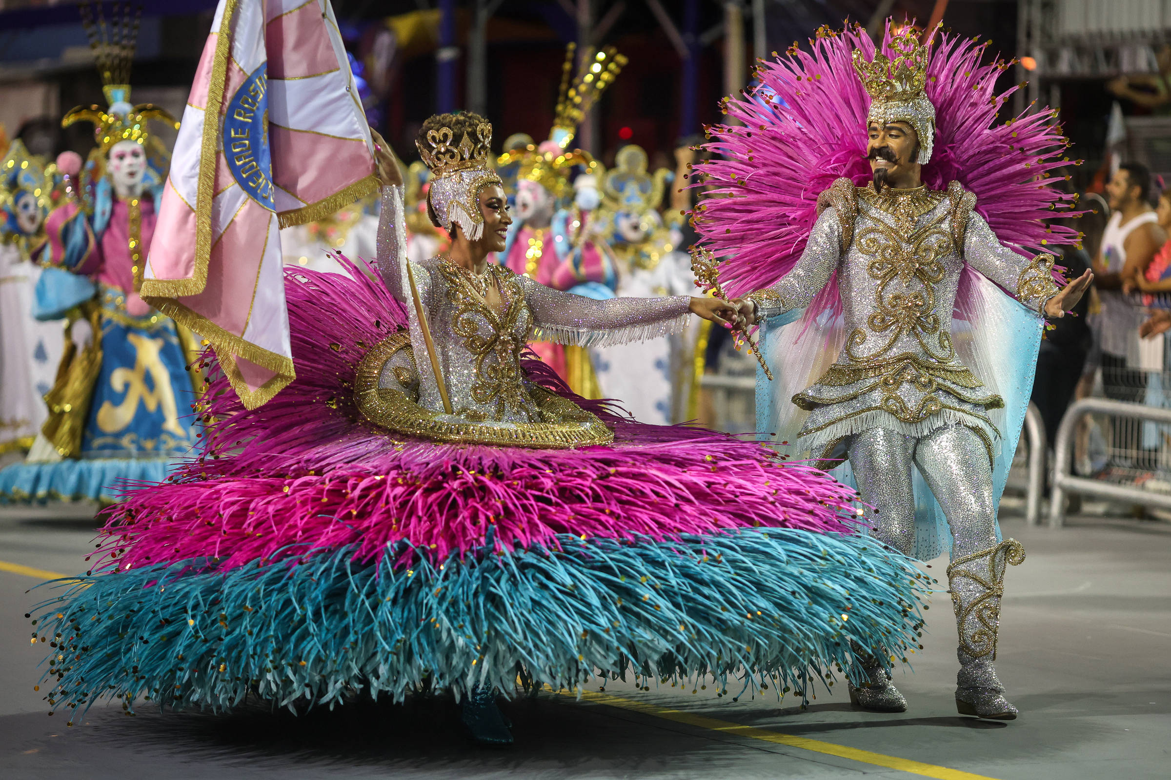 Globo renova contrato de transmissão do Carnaval em SP até 2026 Rosas de Ouro, campeã do Carnaval de São Paulo em 2025: Globo e Liga-SP se acertam e devem renovar contrato (Foto: Felipe Iruata/Folhapress)