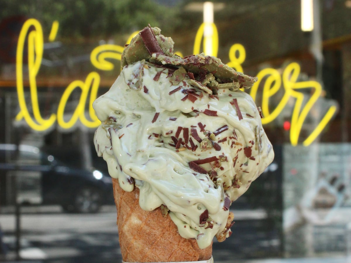 Gelato de chocolate Dubai da confeitaria L'Atelier de Barcelona, imagem cedida. (Foto: L'Atelier de Barcelona)