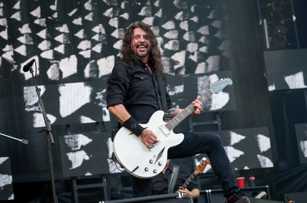 Foo Fighters lançam uma versão surpresa de 80 segundos do clássico de 1981 do Minor Threat, 'I Don't Wanna Hear It', prestando homenagem às raízes hardcore de Dave Grohl. (Foto: Reprodução)