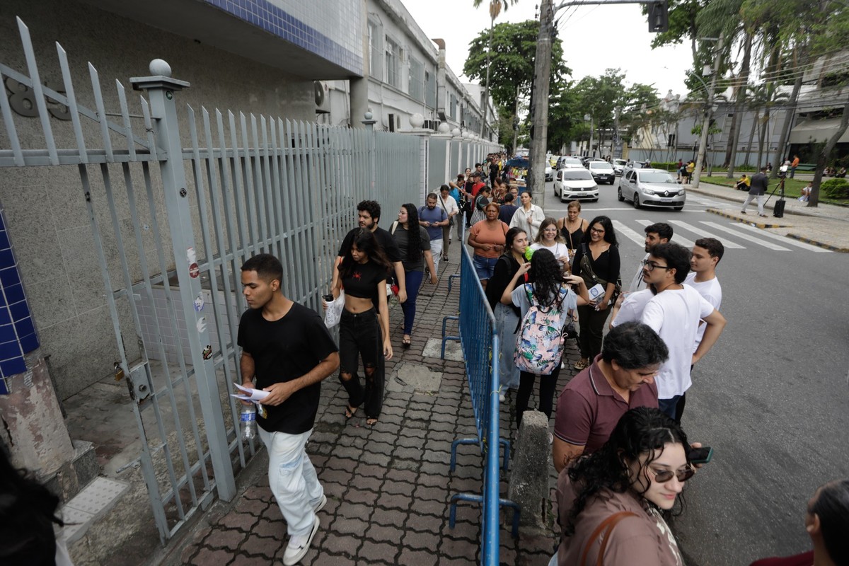 MEC reduz segurança na impressão do Enem após 14 anos de exigências rigorosas Entrada dos candidatos no prédio do CEFET no Maracanã (Foto: Gabriel de Paiva/ Agência O Globo)
