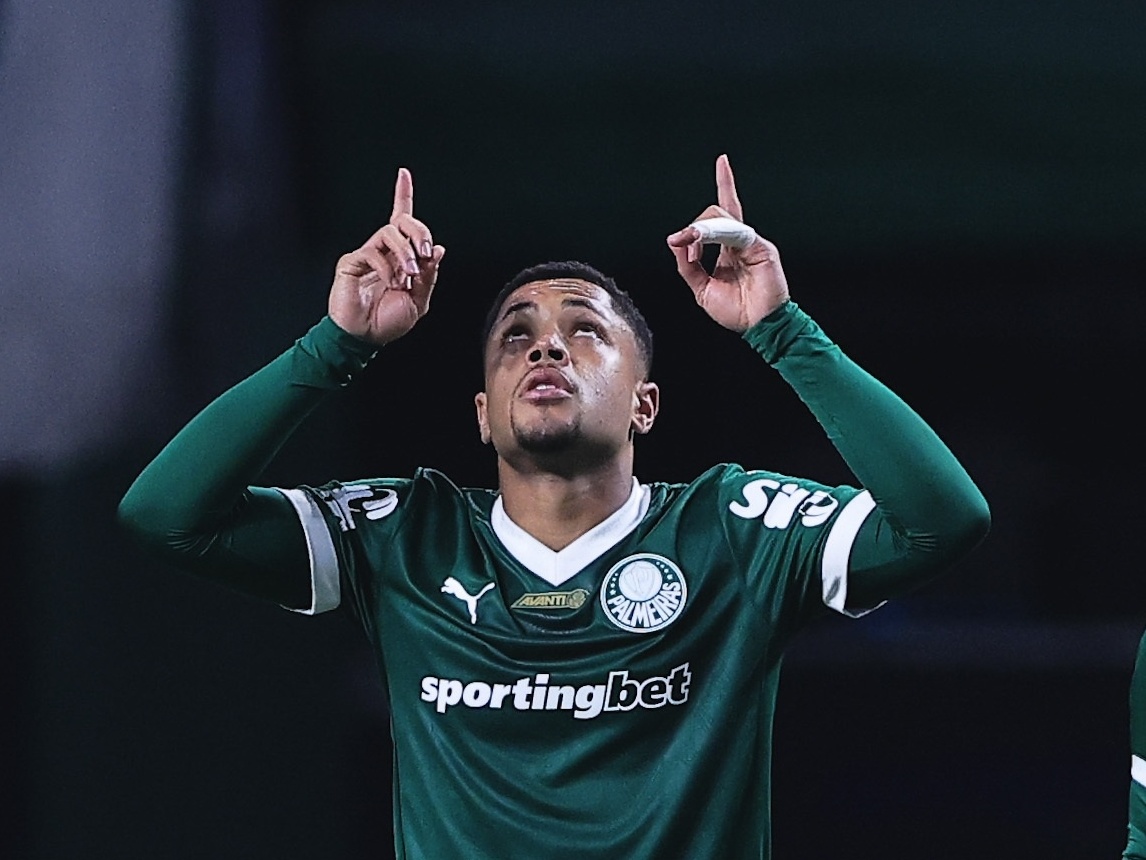 Palmeiras vence Atlético-MG com gol decisivo de Vitor Roque e grande defesa de Weverton Vitor Roque comemora gol do Palmeiras contra o Atlético-MG, pelo Brasileiro (Foto: Ettore Chiereguini/AGIF)