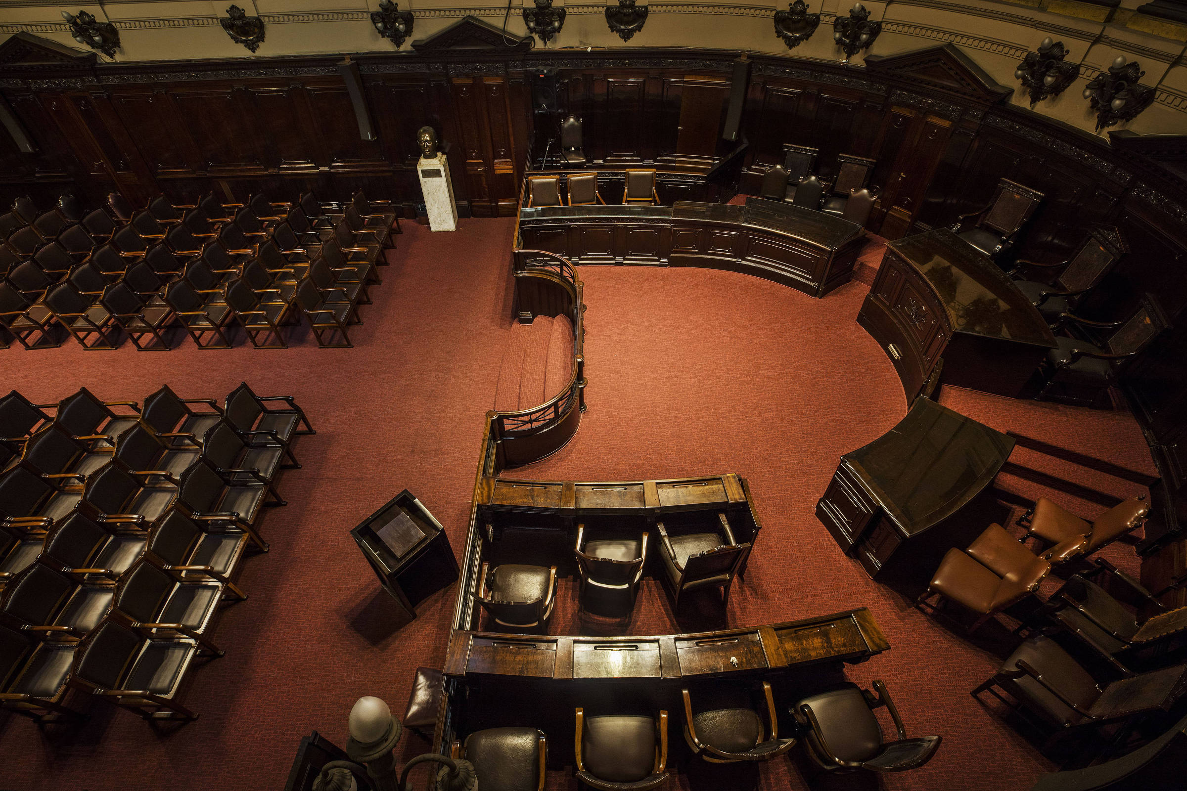 Tribunal retoma pagamentos a juiz após uso de nome falso em processo judicial Sala do júri do Palácio da Justiça, sede do Tribunal de Justiça de São Paulo, na capital (Foto: Eduardo Knapp - 11.out.2019/Folhapress)