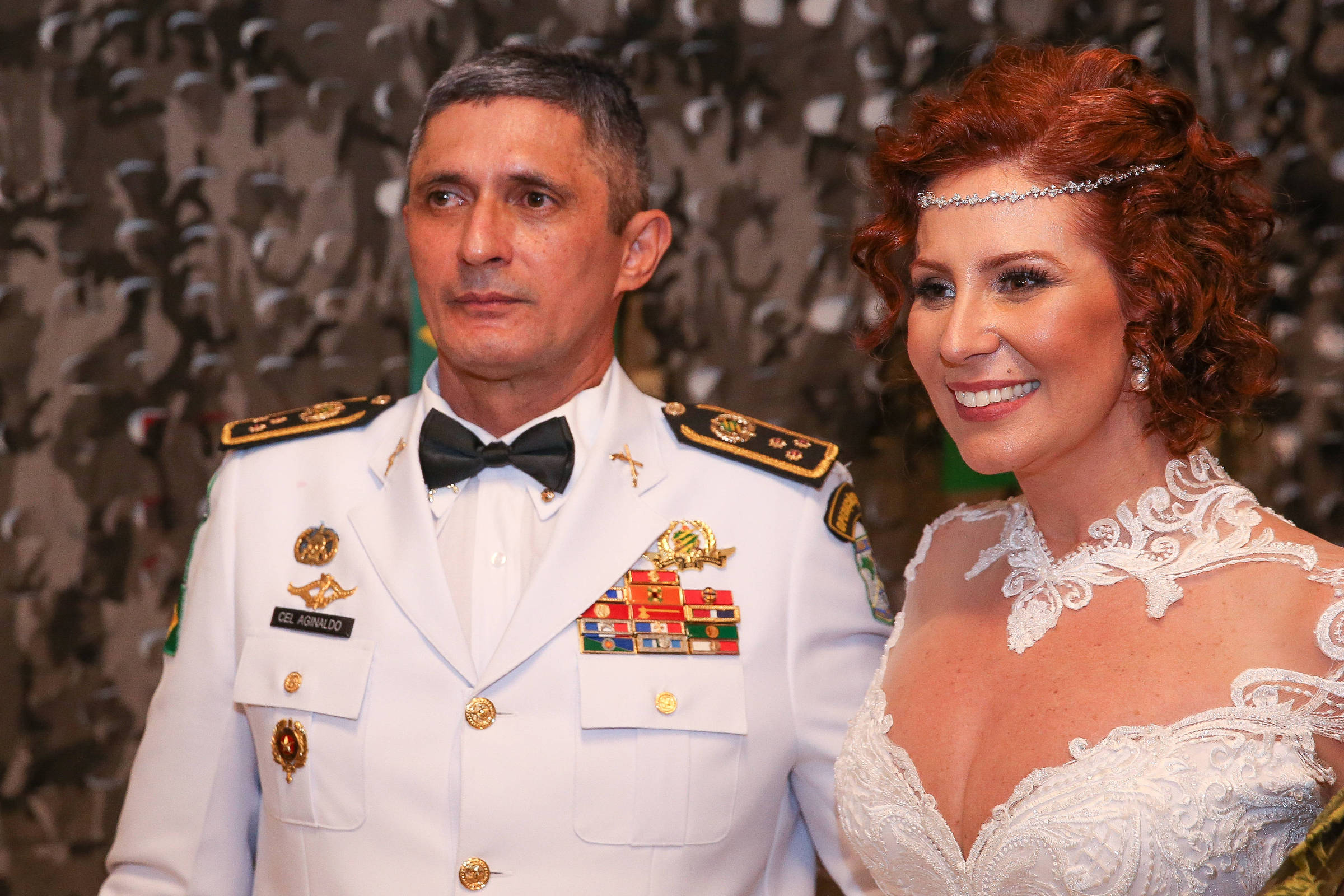 Marido de Zambelli perde cargo de secretário de Segurança Pública no Ceará Deputada federal licenciada Carla Zambelli (PL-SP) no dia de seu casamento com o coronel Aginaldo de Oliveira (Foto: Pedro Ladeira-14.fev.2020/Folhapress)