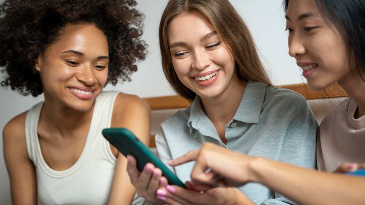 Grupos pagos revelam estratégias para lucrar na internet com sucesso Como grupos fechados viraram a nova máquina de fazer dinheiro na internet (Foto: Freepik)