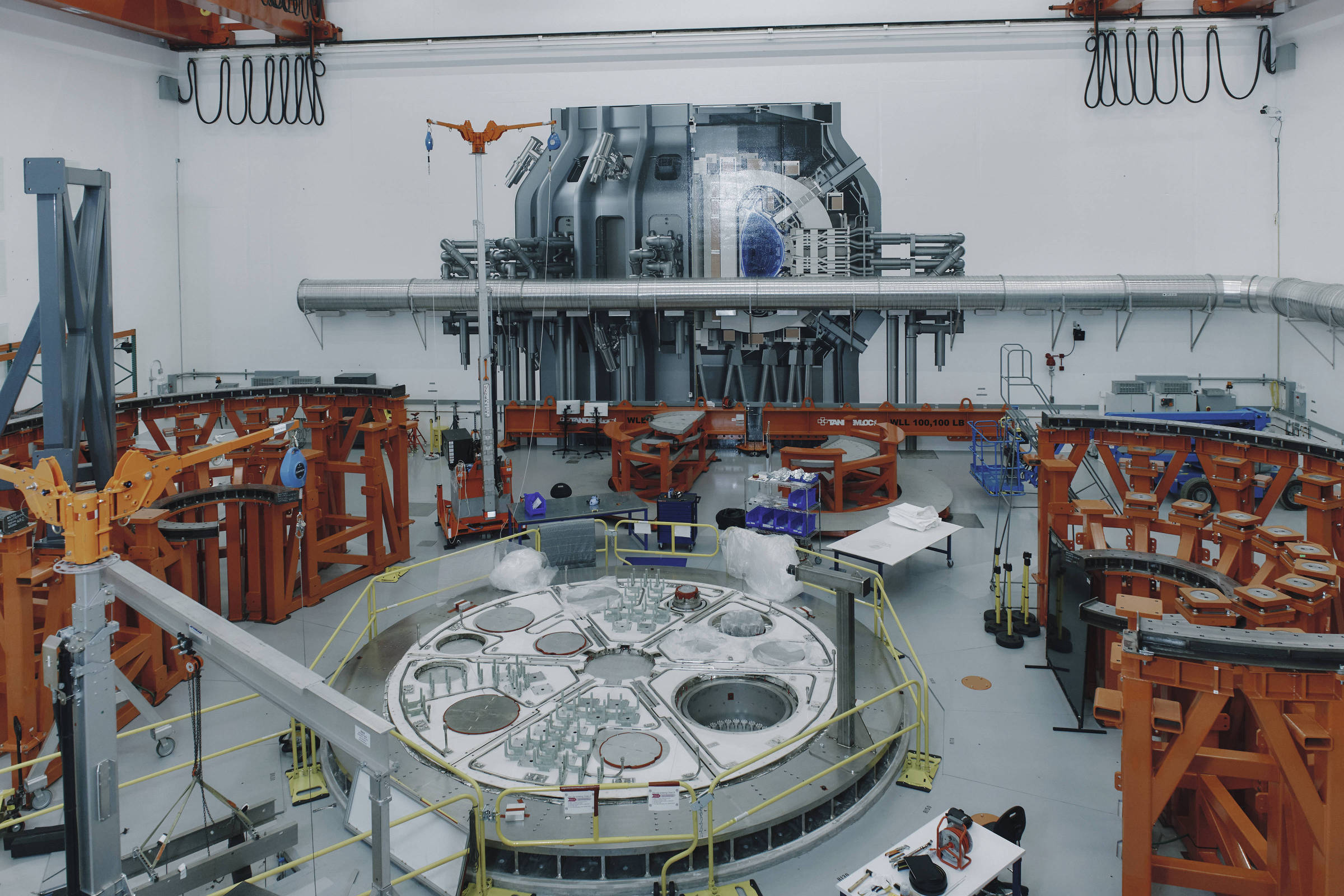 Empresas de tecnologia aplicam bilhões em fusão nuclear com retorno incerto Máquina tokamak, de formato circular, é a aposta da Commenwealth Fusion Systems para gerar energia a partir da fusão nuclear (Foto: Tony Luong/The Washington Post)