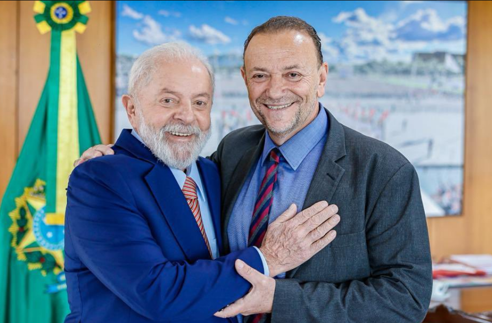 PT elege novo presidente com foco na reeleição de Lula em 2024 O presidente Lula e o ex-prefeito de Araraquara (SP), Edinho Silva (Foto: Reprodução)