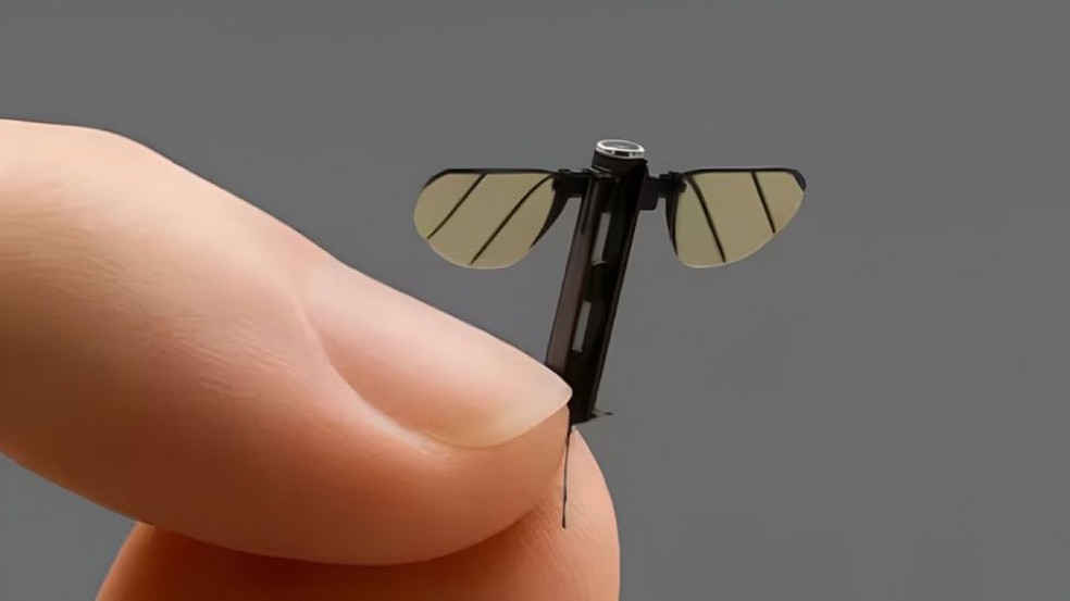 China apresenta 'drone mosquito' inovador para operações em campo de batalha Drone 'mosquito', desenvolvido pela China e exibido em reportagem na TV chinesa. (Foto: CCTV/ SCMP via DW)