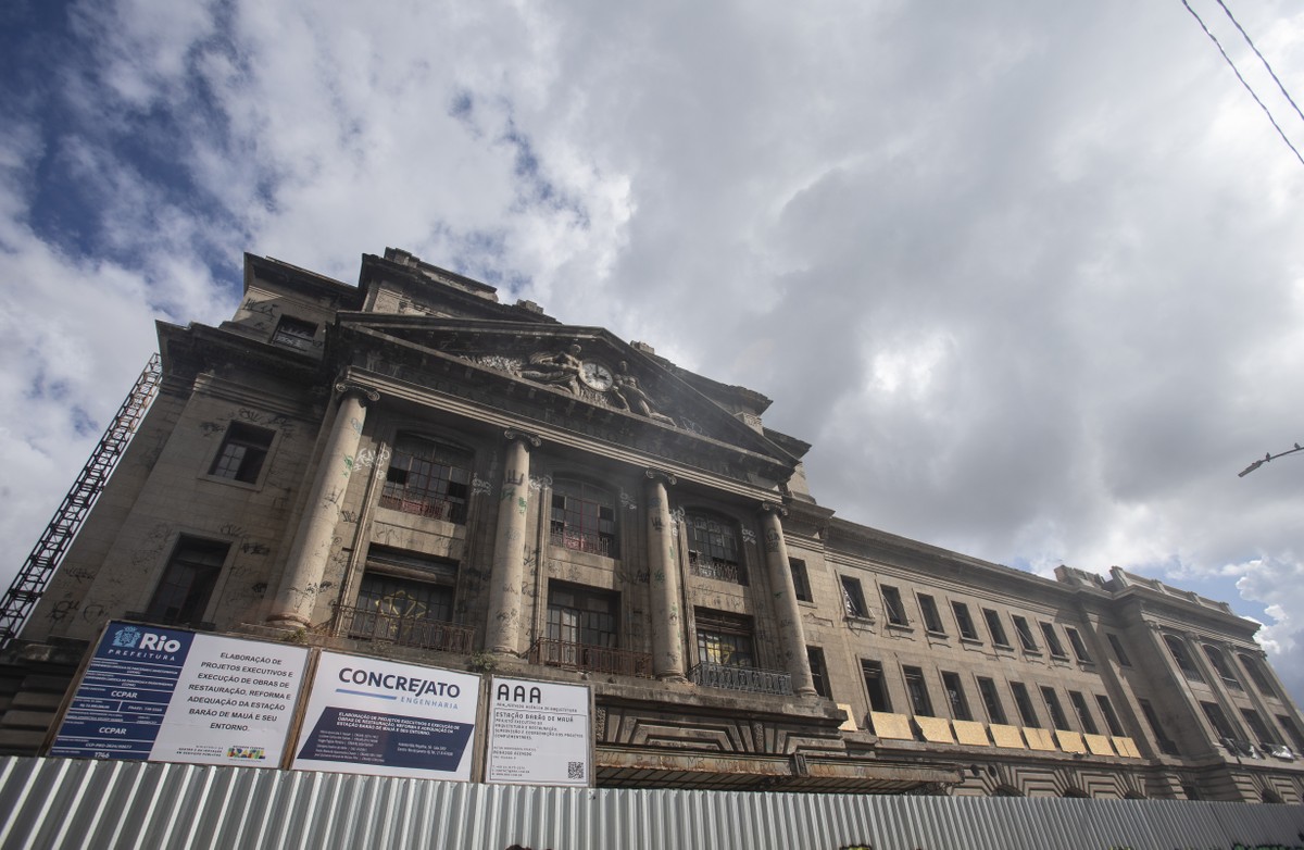 Fachada da estação de trens da Leopoldina: obras estão praticamente paralisadas (Foto: Alexandre Cassiano)