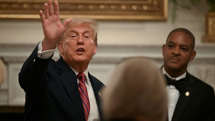 Ações ignoram ameaças de tarifas de Trump e seguem em alta no mercado financeiro Foto: Reprodução