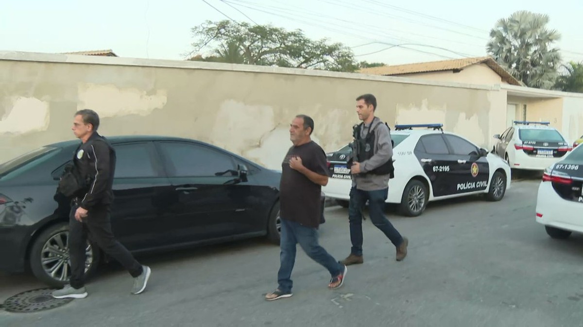 Ex-policial é detido por envolvimento em esquema de tráfico internacional de armas Edson Batista dos Santos Filho se entregou à polícia (Foto: Reprodução / TV Globo)