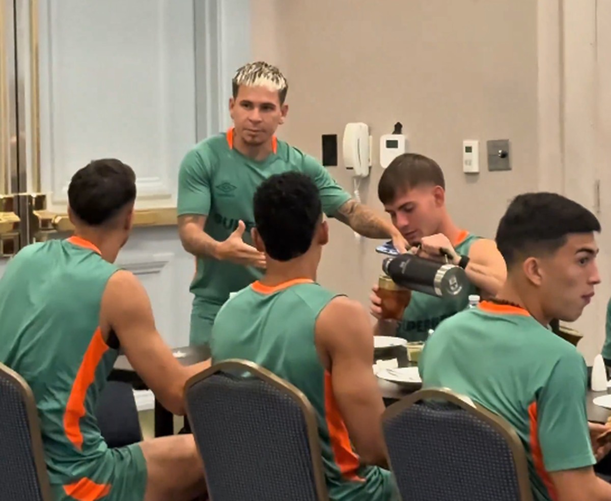 Soteldo ao se juntar com delegação do Fluminense em Columbia (Foto: Reprodução)