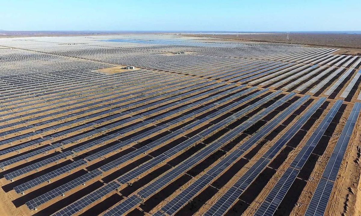 BNDES libera R$ 1 bilhão para 11 usinas solares em Minas Gerais Usina solar no Nordeste (Foto: Divulgação/Enel)