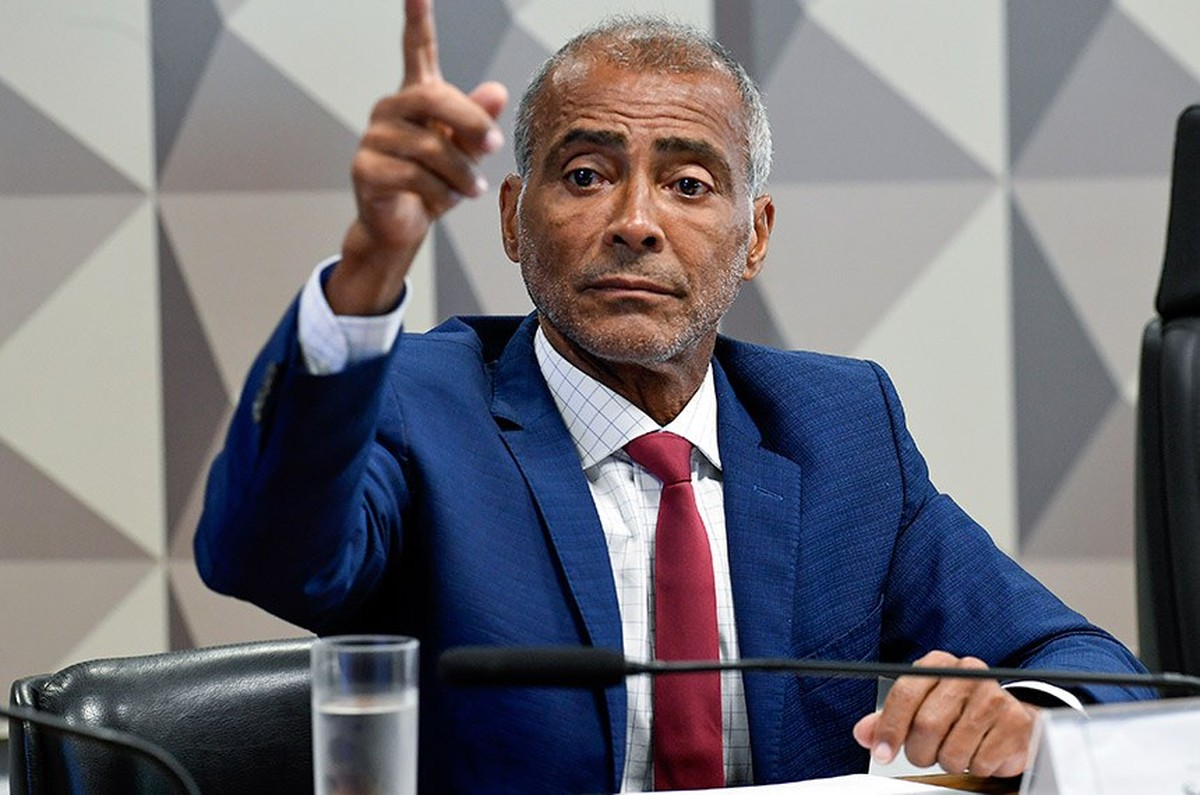 Romário tem 30% do salário de senador bloqueado para quitar dívida judicial Romário tem 30% do salário de senador bloqueado para quitar dívida judicial