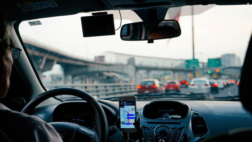 Criminosos se disfarçam e aplicam golpe de PIX em prestadores de serviço Motorista (Foto: Dan Gold/ Unsplash)