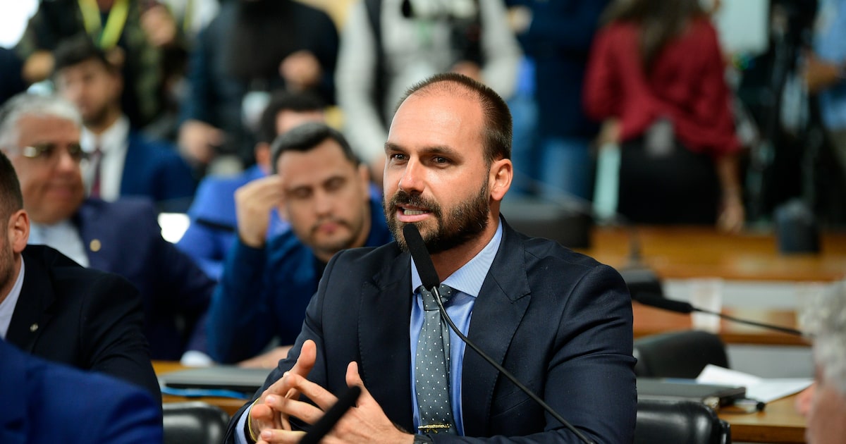 Eduardo Bolsonaro destaca avanço nas negociações de taxação com Trump Eduardo Bolsonaro, deputado federal licenciado (Foto: Pedro França/Agência Senado)