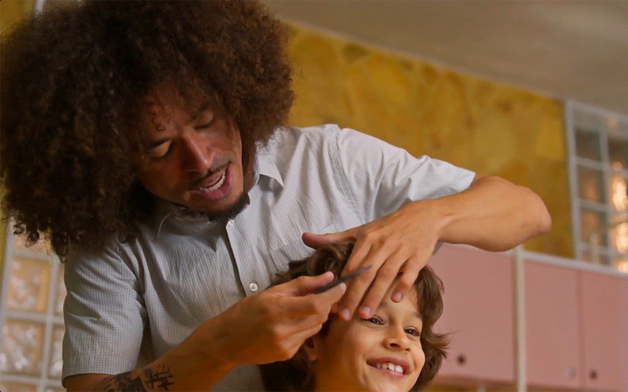 Ryan transforma visual de ator mirim ao cortar cabelo de Dona de MimDedé Foto: Reprodução