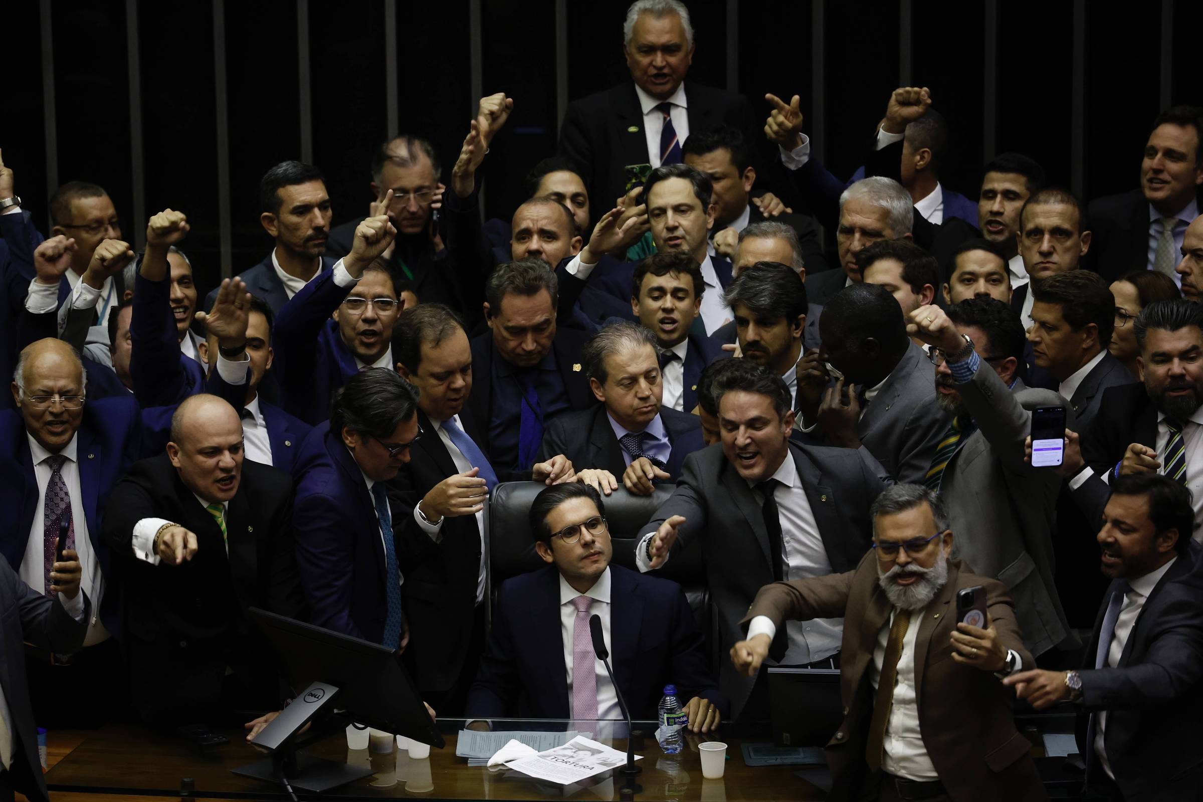 Selma promove festa animada no Congresso com convidados ilustres O presidente da Câmara dos Deputados, Hugo Motta (Republicanos-PB), reassume a Mesa Diretora após negociação com a oposição (Foto: Pedro Ladeira/Folhapress)