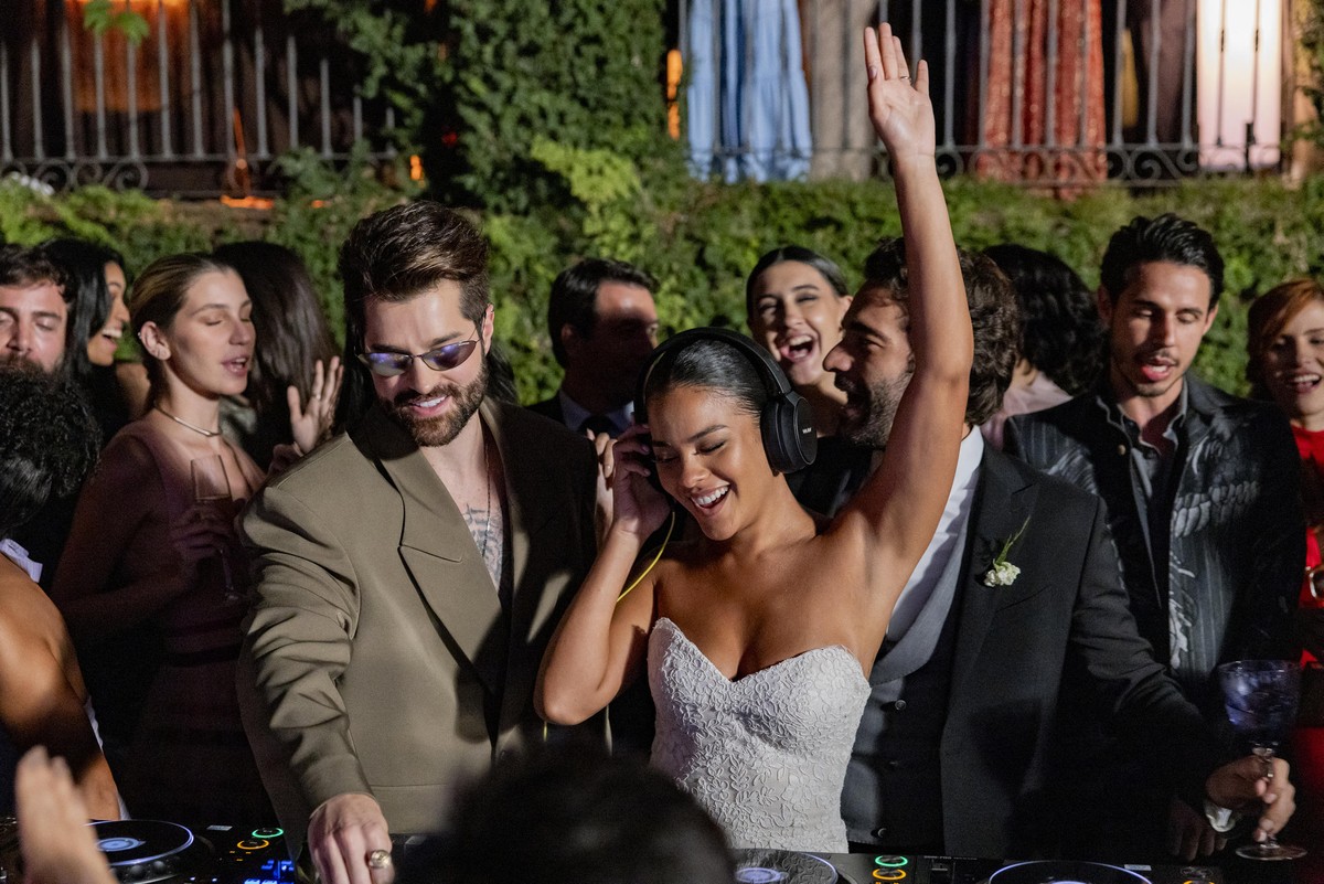 Alok revela como foi receber cantada da icônica Odete Roitman Alok é o DJ do casamento de Fátima e Afonso em 'Vale Tudo'; capítulo será exibido nesta quinta-feira (10) (Foto: Globo/Fábio Rocha)